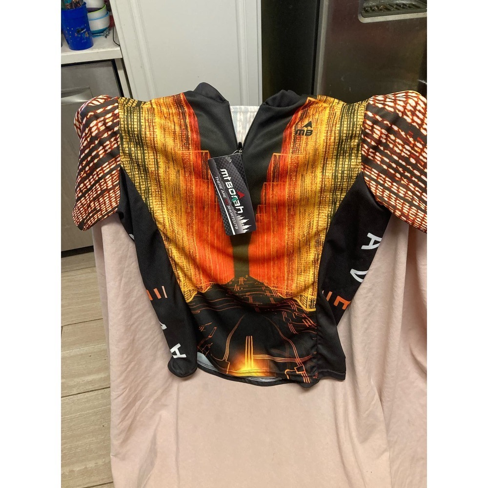 Woman’s Mt Borah Avere Cycling Jersey Size L NWT